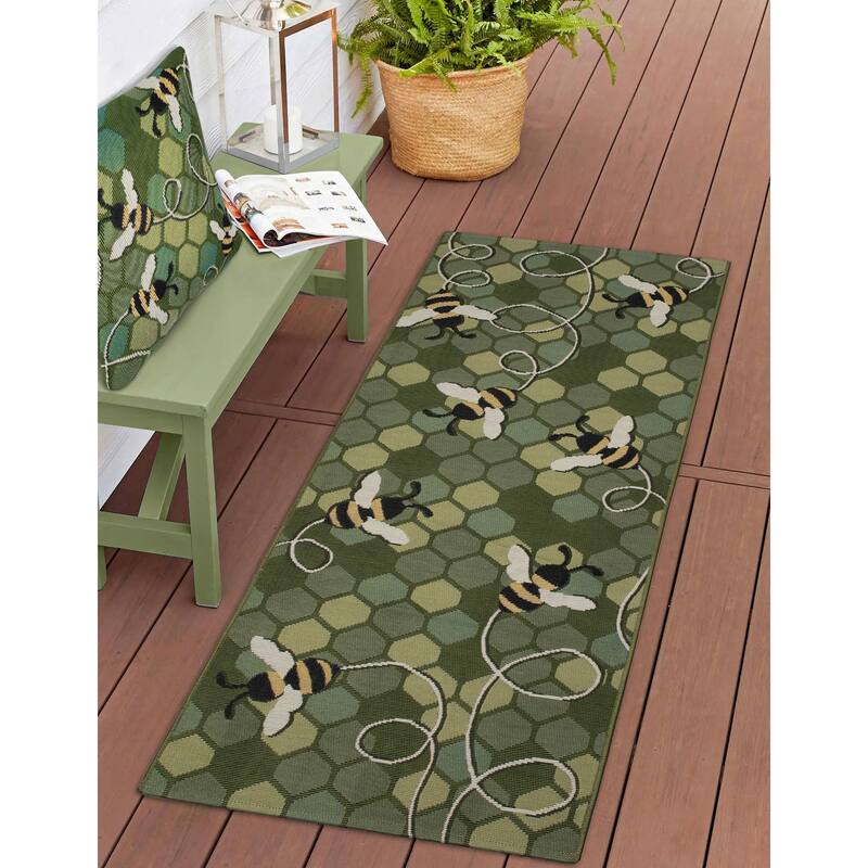 Liora Manne Marina Bee Free Indoor/Outdoor Pillow