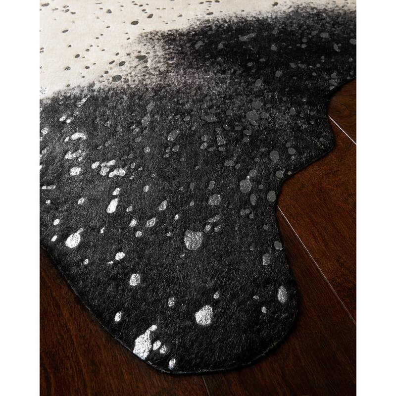 Alexander Home Sierra Faux Cowhide Rug - 5' x 6'6"