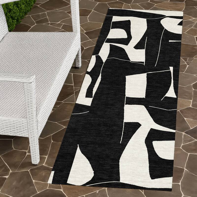Machine Washable Indoor/ Outdoor Modern Creede Chantille Rug - Black - 2'3" x 7'6"