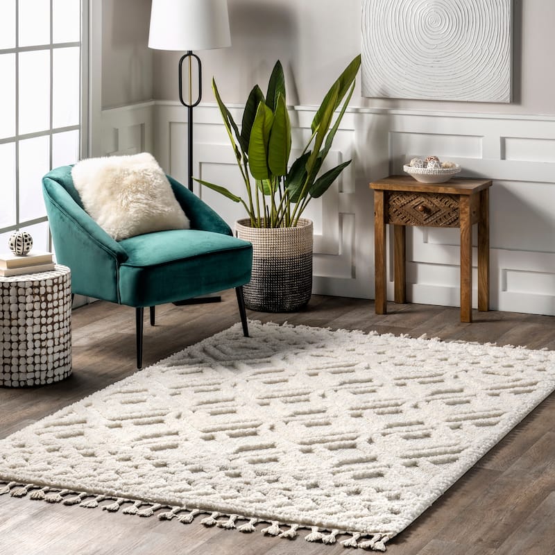 Nuloom Akia Lattice High/Low Tassel Area Rug