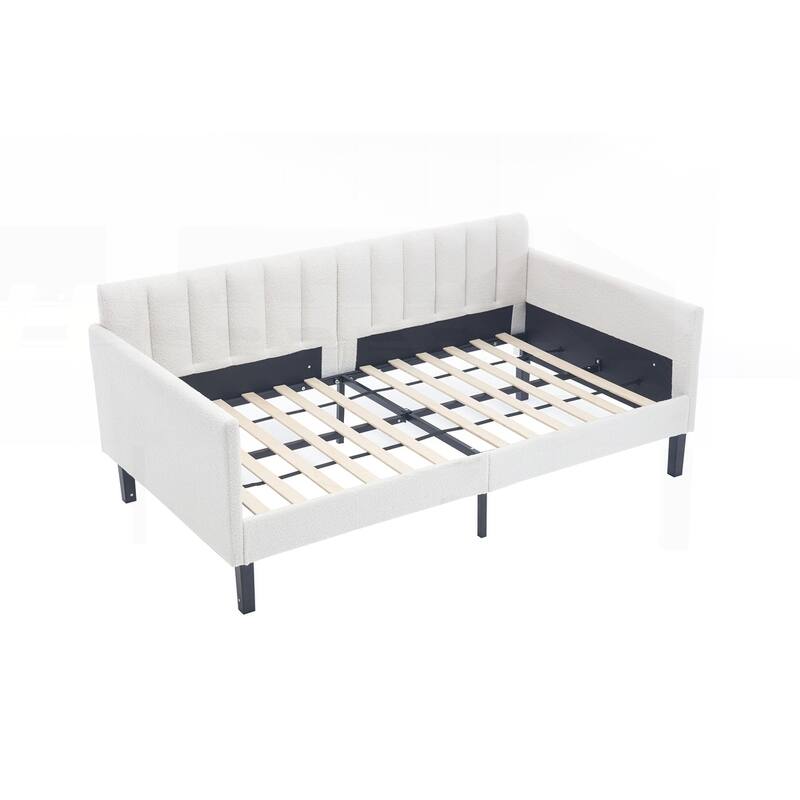 Luxurious Modern Daybed with Tufted Backrest and Exceptional Comfort
