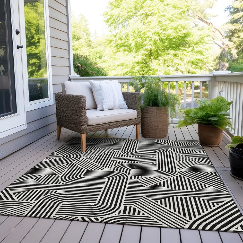 Machine Washable Indoor/ Outdoor Chantille Contemporary Geo Rug
