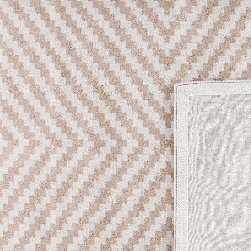 SAFAVIEH Handmade Cambridge Eira Modern Wool Rug