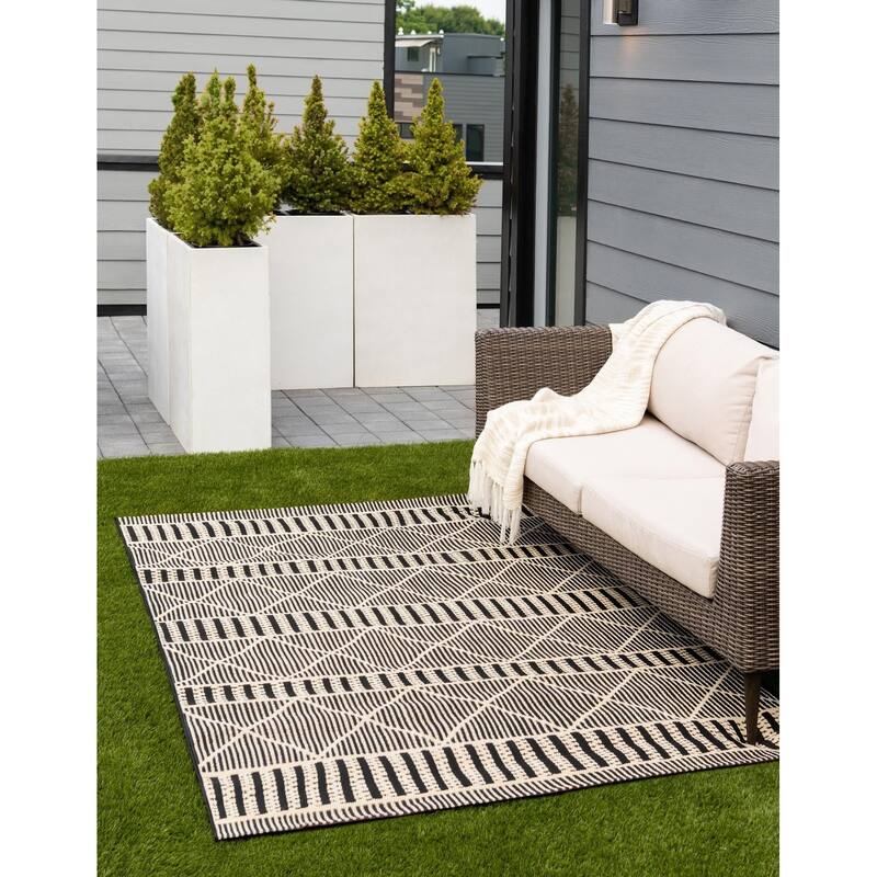 Outdoor Khence Collection Area Rug - Black - 7'10"x10'