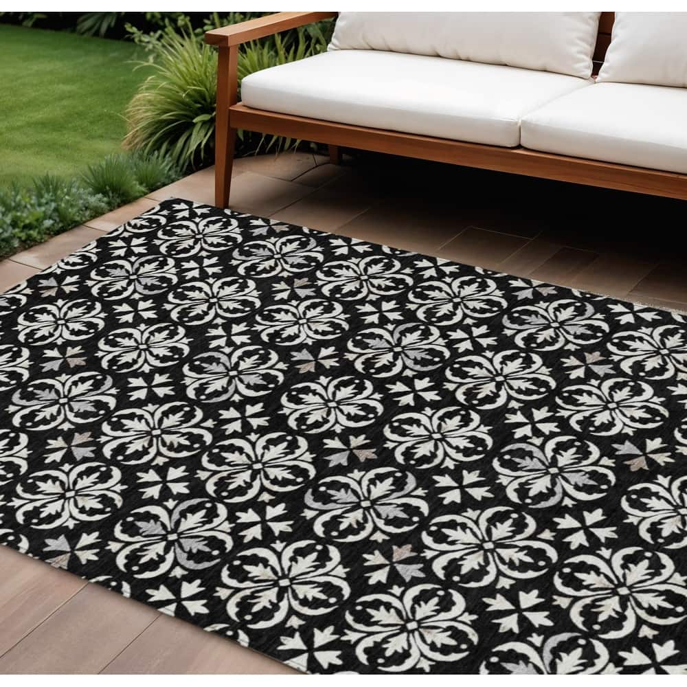 HomeRoots Floral Transitional Rectangle Outdoor Rug