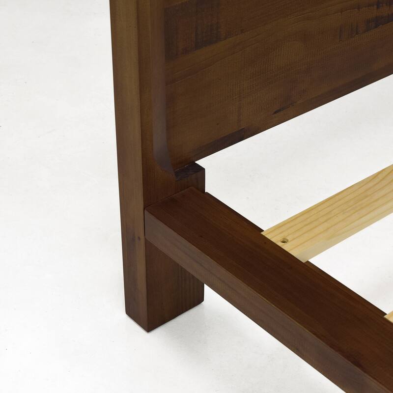 Steve Silver Distressed Mocha Lynwood 4-Piece Bedroom Set