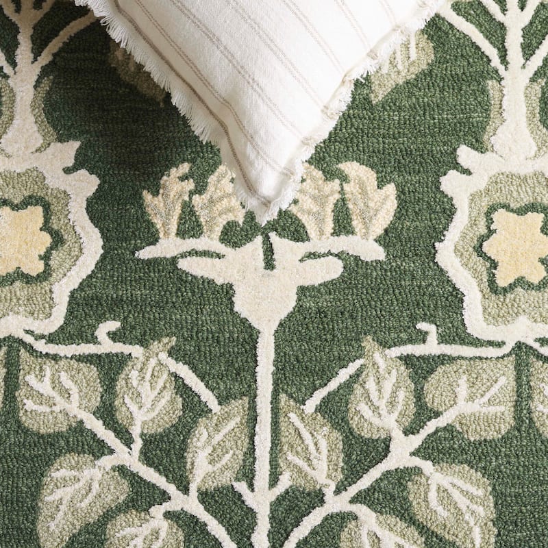 SAFAVIEH Handmade Earthly Treasure Aurelija Traditional Wool Rug