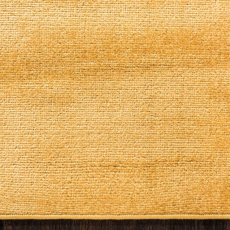 Traditional Yhogarc Collection Area Rug