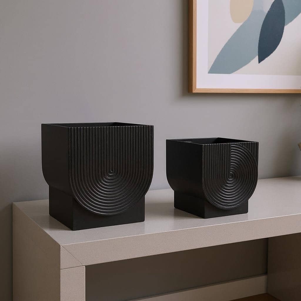 HomeRoots Set of Two Black Metal 20 Ounce Pot Planters - 9.45 in. x 11.02 in. x 9.45 in.