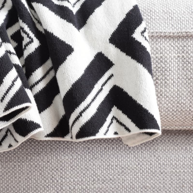 SAFAVIEH Stoyana Cotton Decorative Accent Throw Blanket