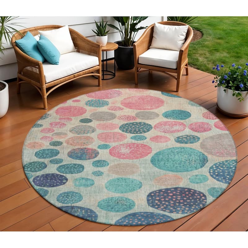 HomeRoots Geometric Transitional Rectangle Outdoor Rug - 8' Round
