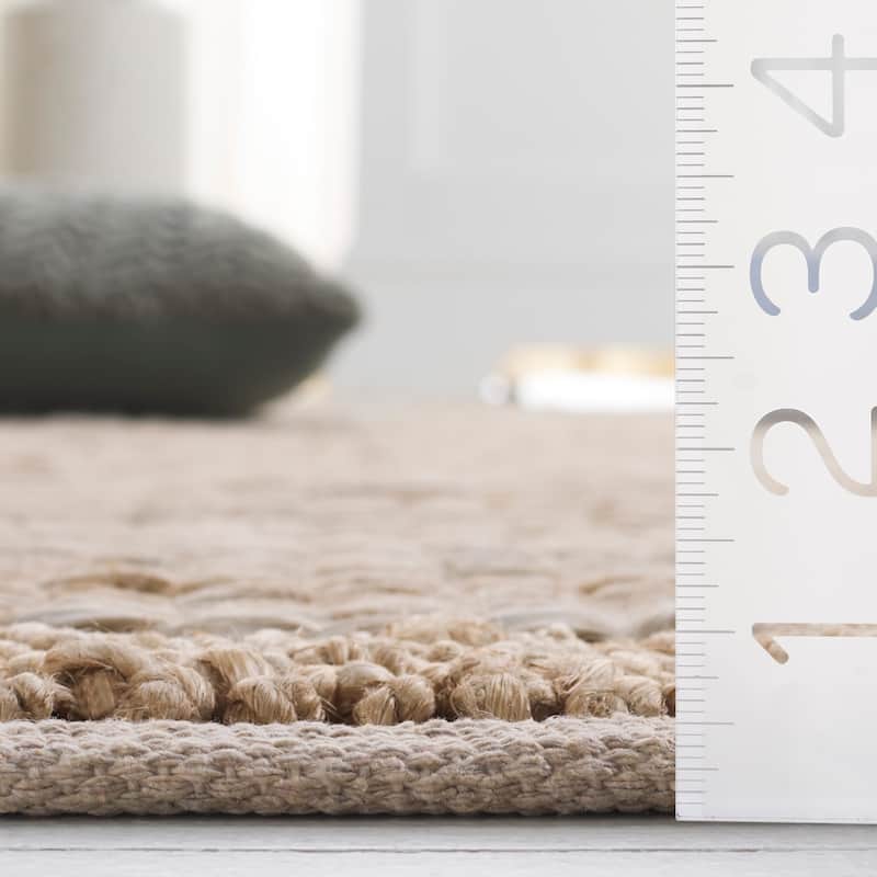 SAFAVIEH Hand-Woven Natural Fiber Shanna Casual Jute Rug