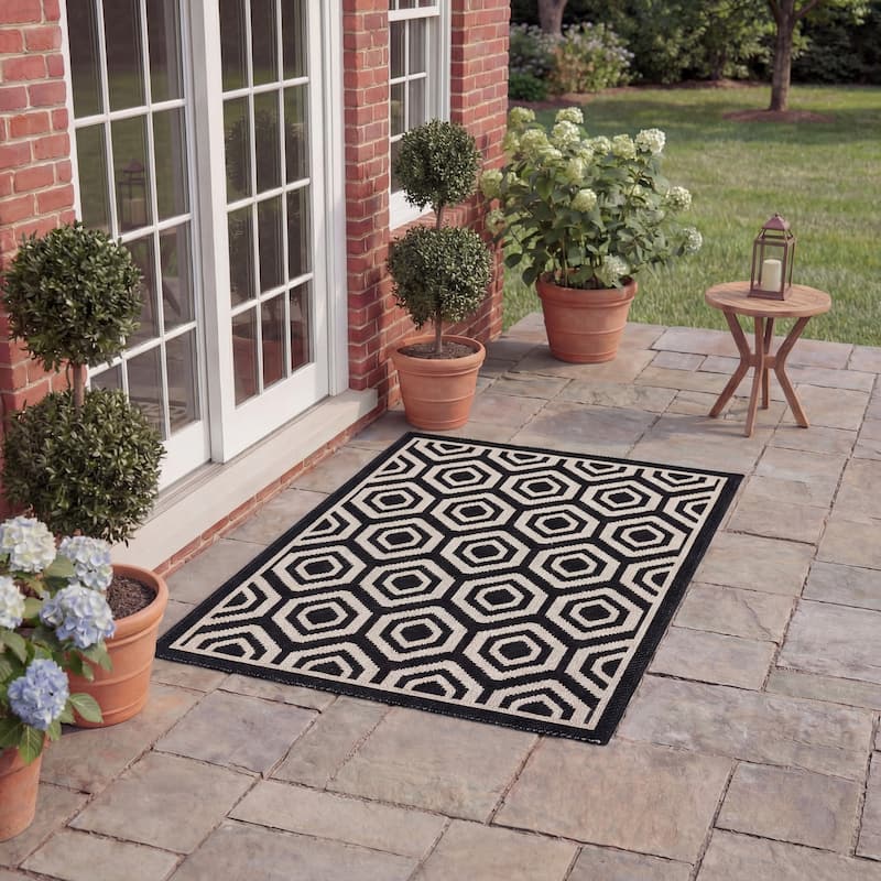 SAFAVIEH Courtyard Carolee Indoor/ Outdoor Patio Backyard Rug