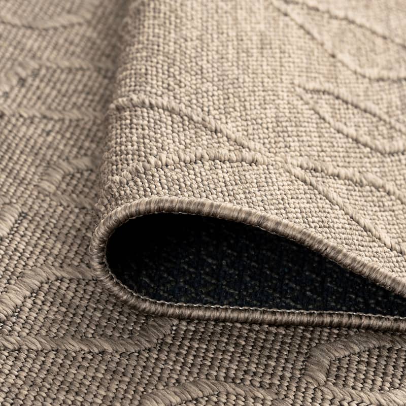 Alameda Solid Color Geometric Machine Washable Indoor Area Rug