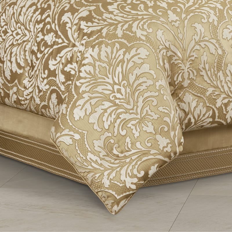 Aurelia Comforter Set