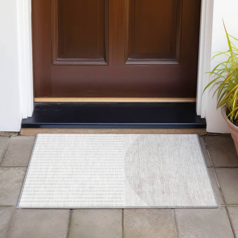 Machine Washable Indoor/Outdoor Contemporary Mod Chantille Rug - Putty - 1'8" x 2'6"