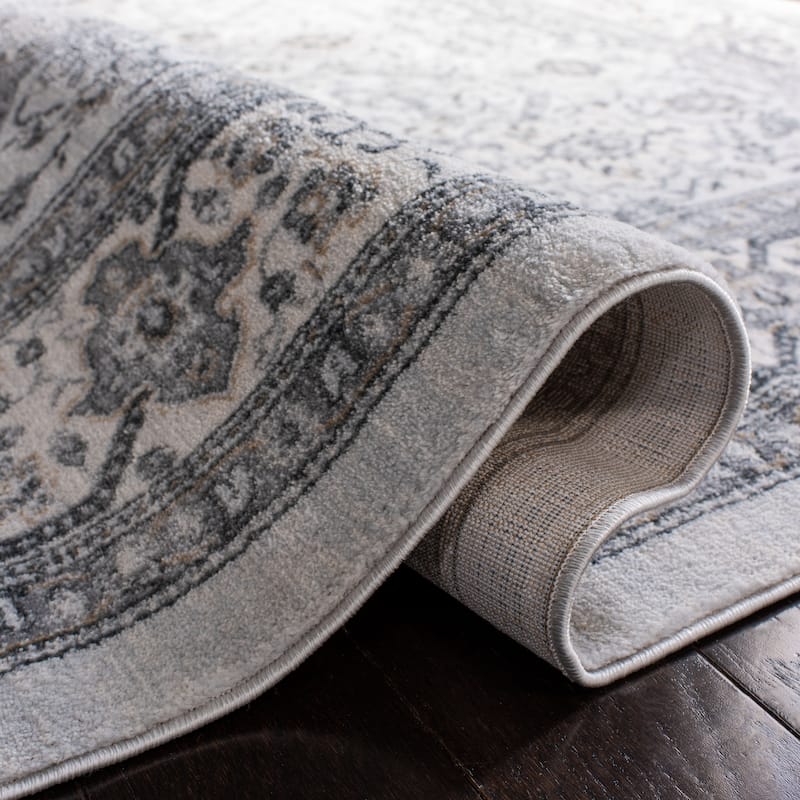 SAFAVIEH Isabella Minola Traditional Oriental Rug