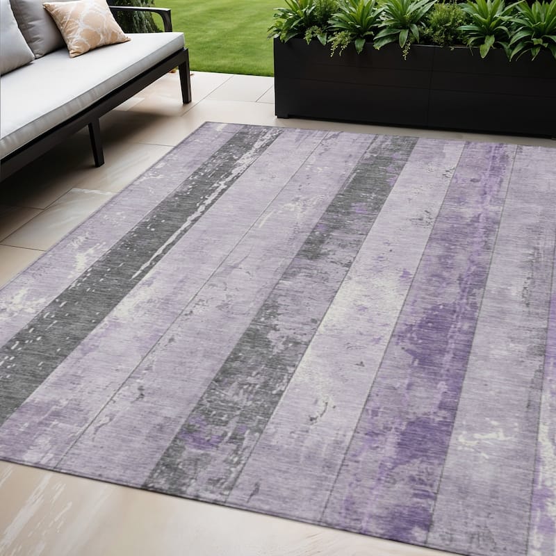HomeRoots Striped Transitional Rectangle Outdoor Rug - 5' X 8'