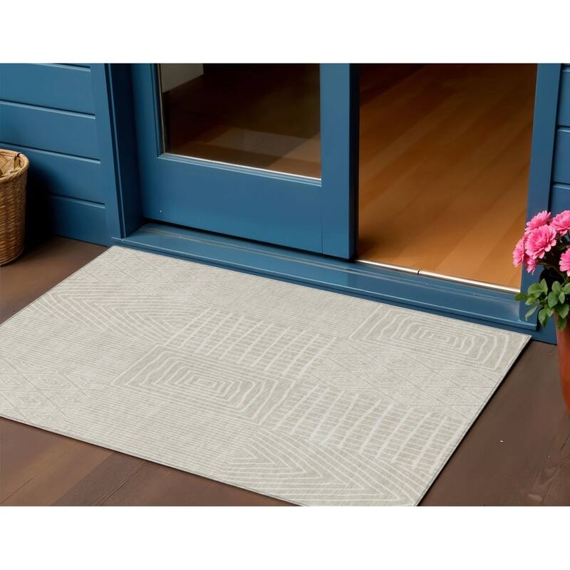 HomeRoots Geometric Transitional Rectangle Outdoor Rug - 3' x 5'