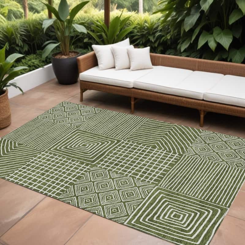 HomeRoots Geometric Transitional Rectangle Outdoor Rug - 10' X 14'