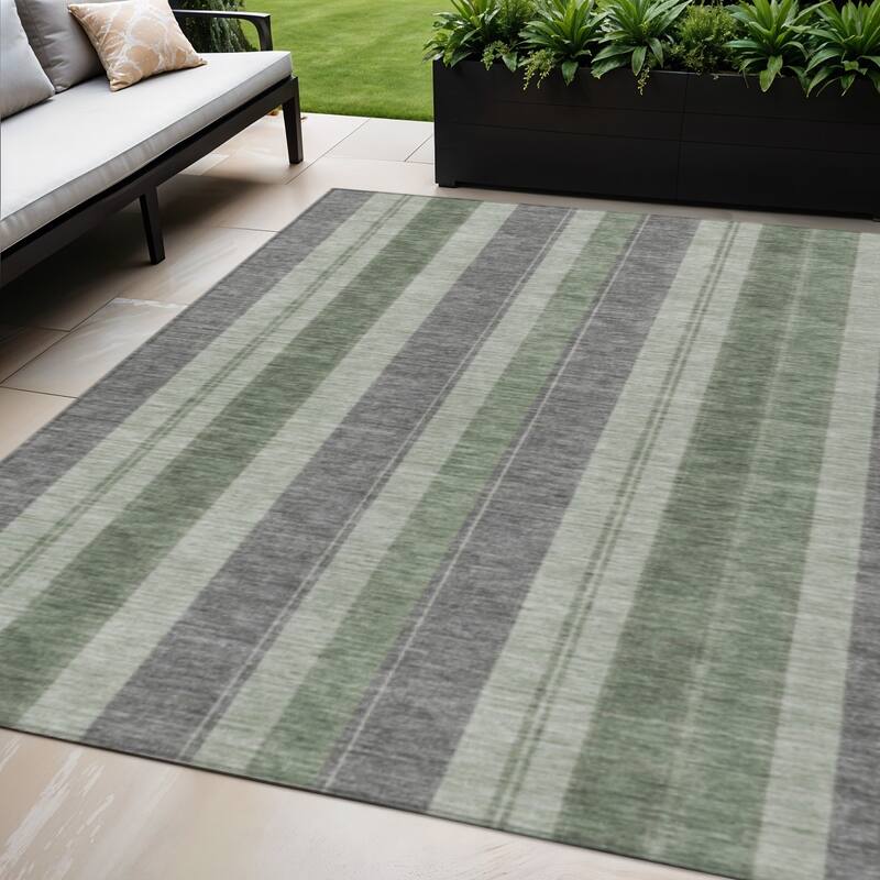 HomeRoots Striped Transitional Rectangle Outdoor Rug - 5' X 8'