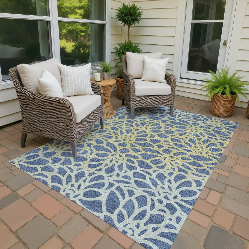 Machine Washable Indoor/ Outdoor Floral Craze Chantille Rug