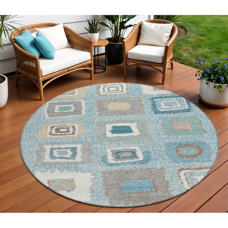 HomeRoots Geometric Transitional Rectangle Outdoor Rug - 8' Round