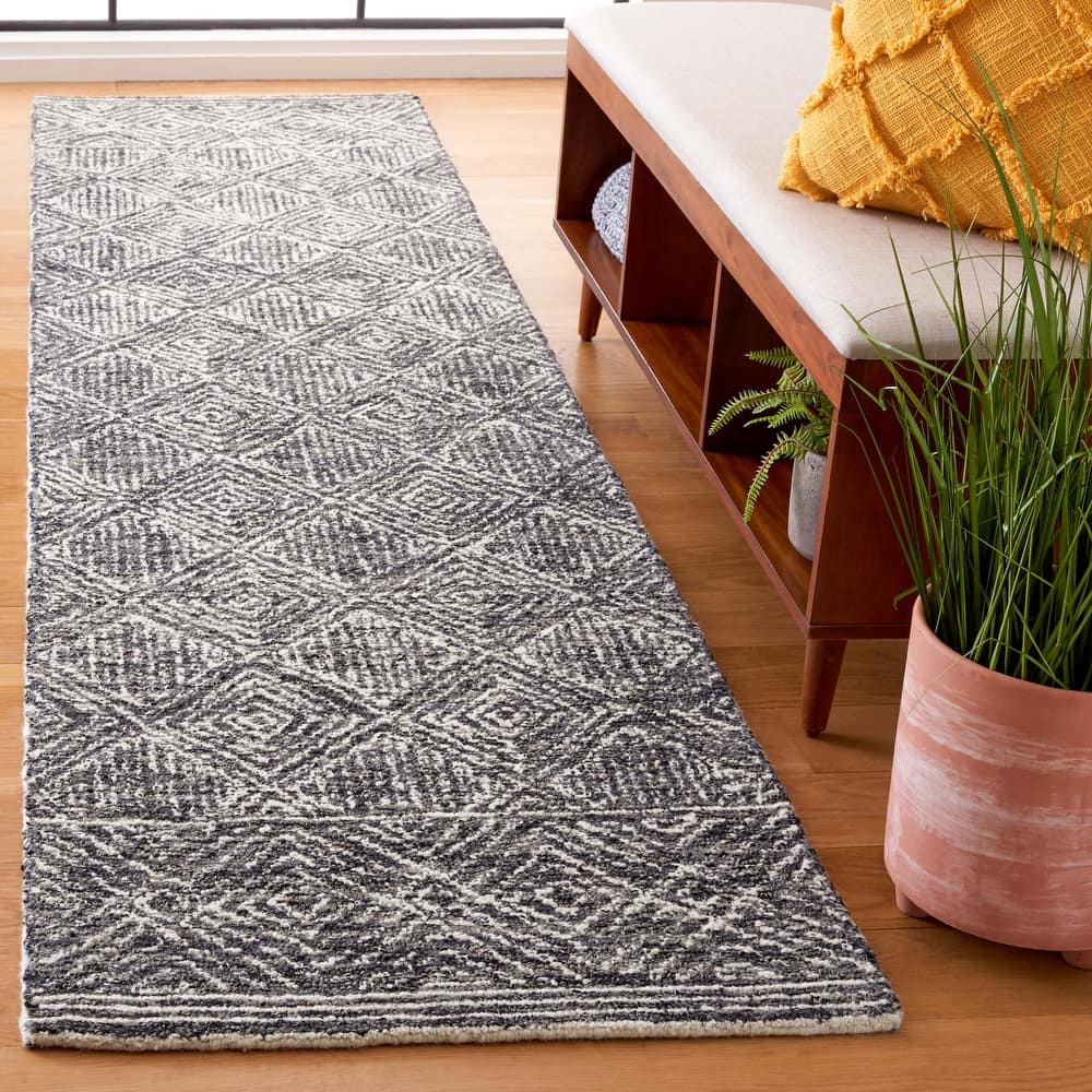 SAFAVIEH Handmade Ebony Eduina Modern Rug
