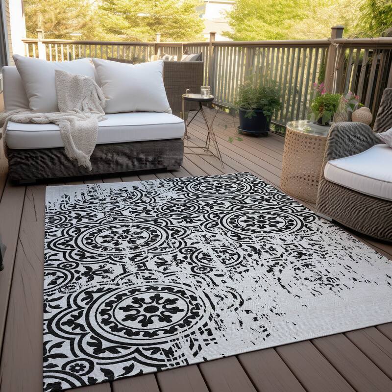 Machine Washable Indoor/ Outdoor Chantille Vintage Suzani Rug