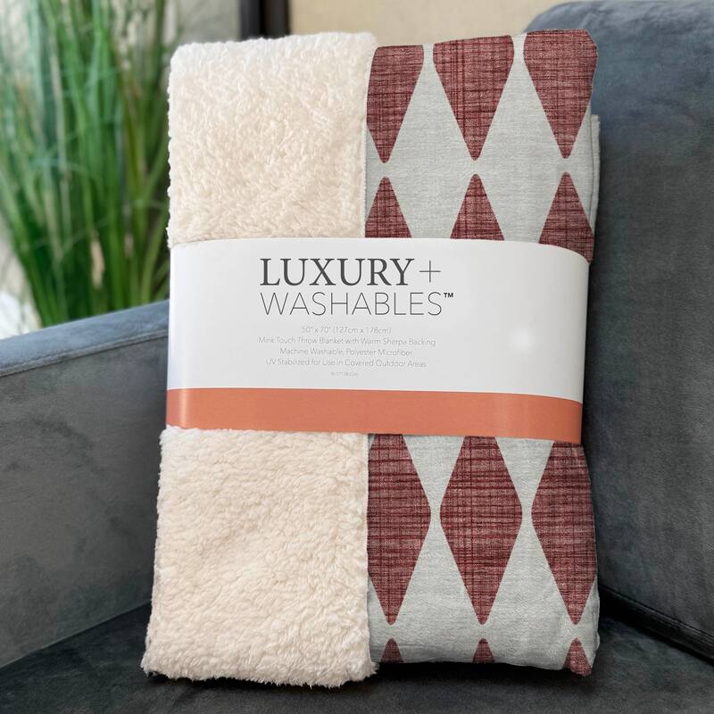 Premium Machine Washable Modern Argyle Sherpa Throw Blanket
