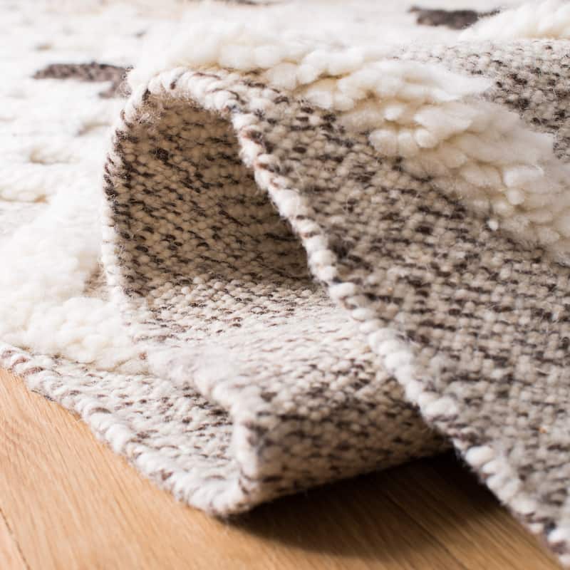 SAFAVIEH Hand-Knotted Casablanca Shag Evelinde Tribal Wool Rug