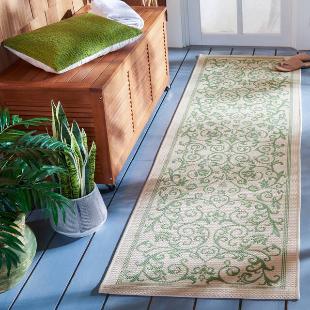SAFAVIEH Courtyard Clarine Indoor/ Outdoor Waterproof Patio Backyard Rug