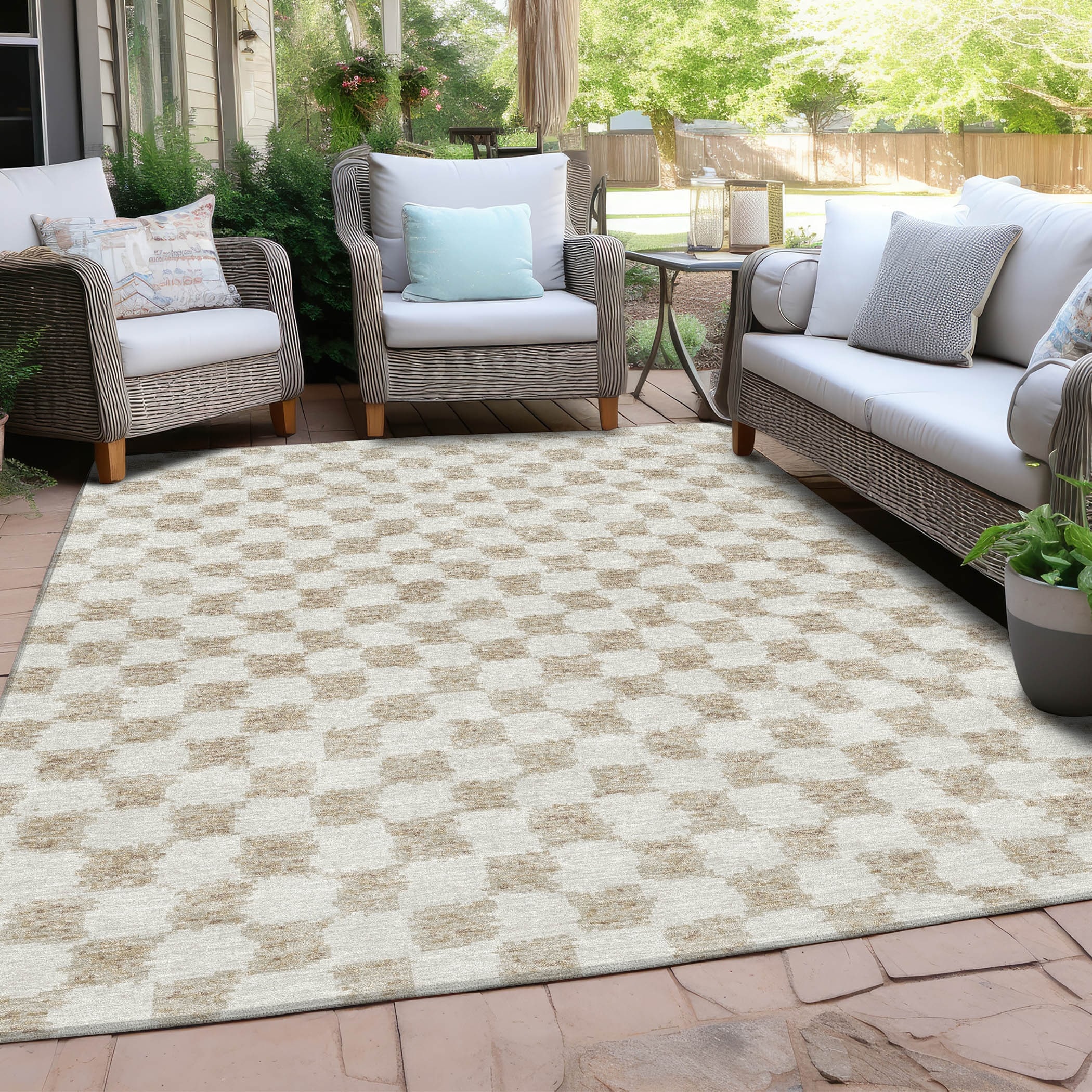 Machine Washable Indoor/Outdoor Modern Checkerboard Chantille Rug