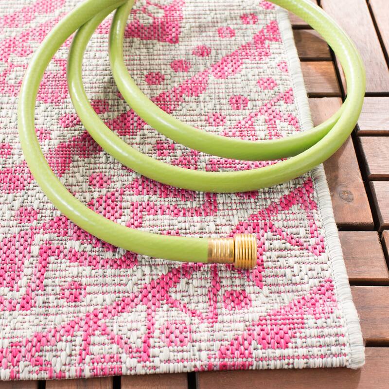 SAFAVIEH Courtyard Madelijne Indoor/ Outdoor Waterproof Patio Backyard Rug