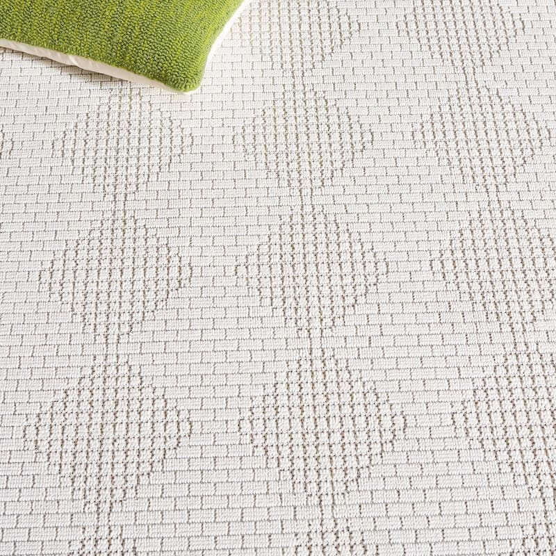 SAFAVIEH Veranda Eggerke Washable Indoor/Outdoor Rug - Weather Resistant & Easy Cleaning