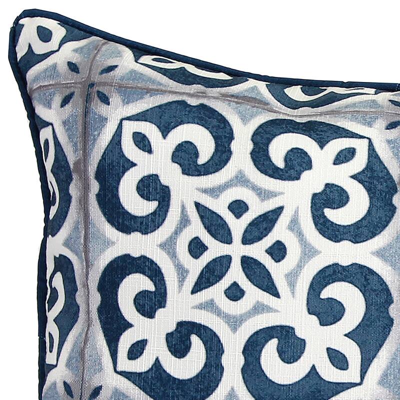 18" x 18" Medallion Indoor Throw Pillow