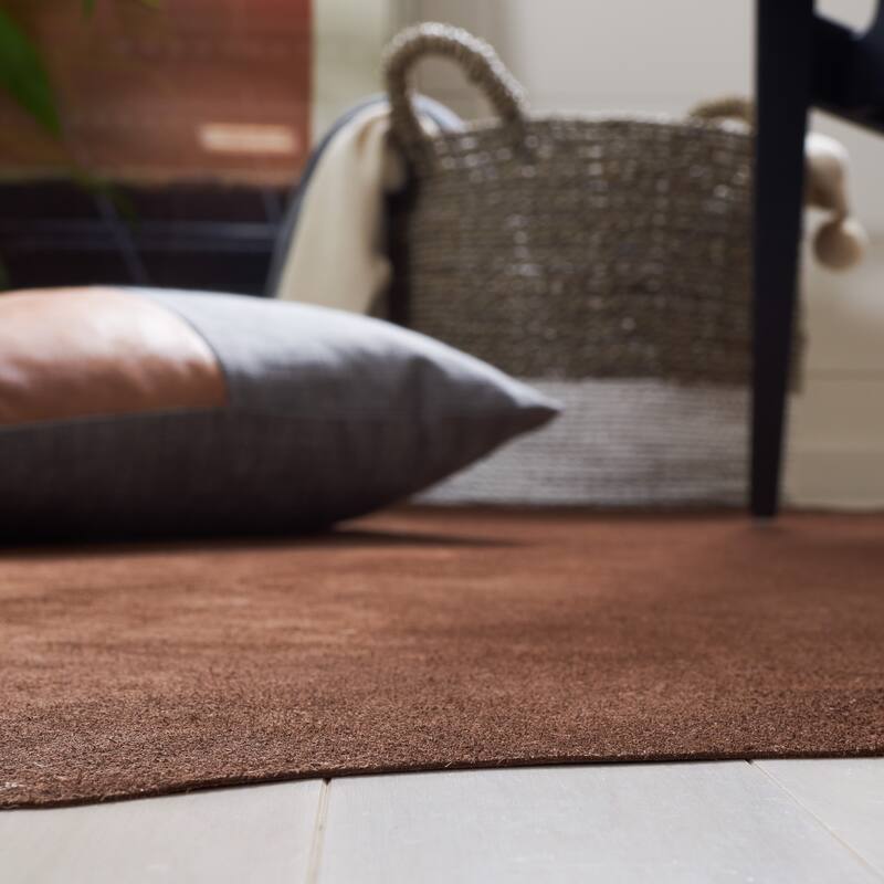 SAFAVIEH Handmade Cow Hide Radomila Cabin & Lodge Rug
