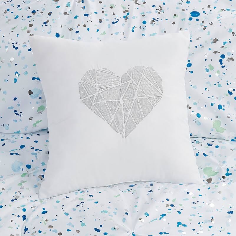 Intelligent Design Lara Metallic Printed and Pintucked Comforter