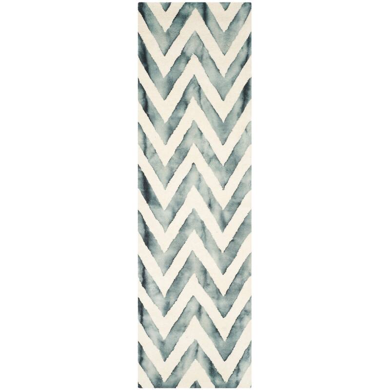SAFAVIEH Dip Dye Erkhild Hand-tufted Wool Chevron Area Rug
