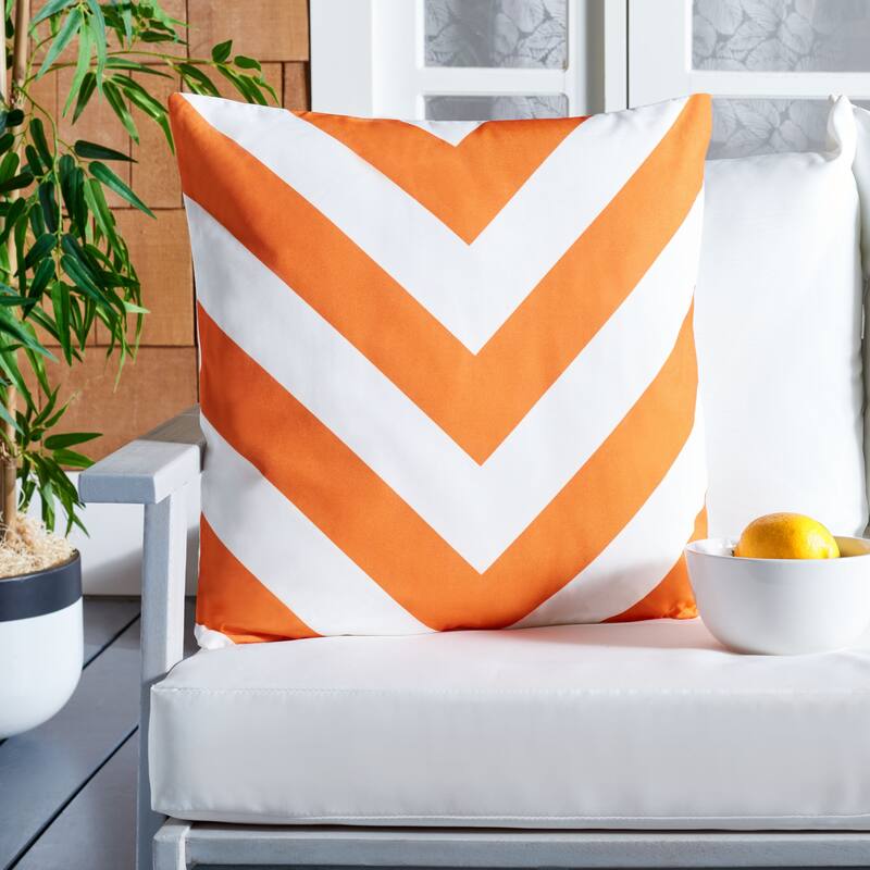 SAFAVIEH Branwen Chevron Outdoor 18-inch Accent Throw Pillow - Orange - 18Wx18L