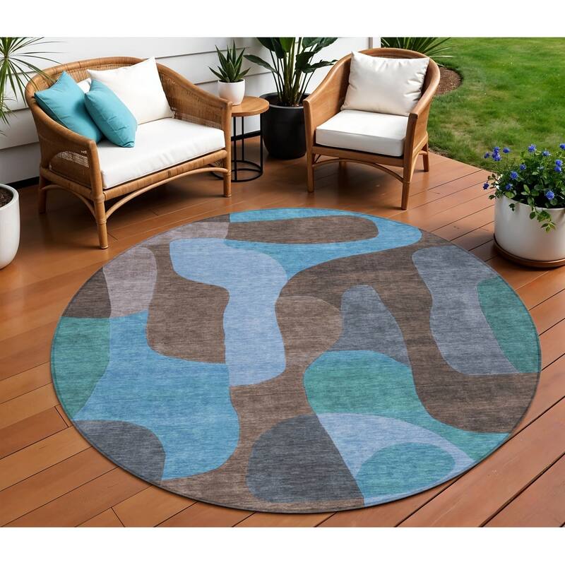 HomeRoots Abstract Transitional Rectangle Outdoor Rug - 8' Round