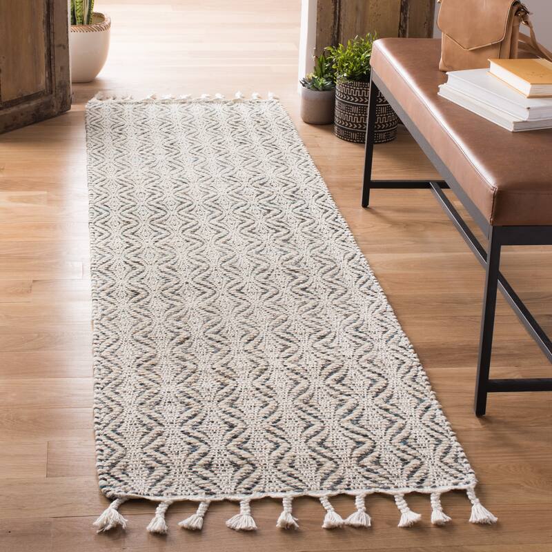 SAFAVIEH Handmade Natura Sejla Transitional Geometric Beige Wool Rug - 2'3" x 8' Runner - Charcoal