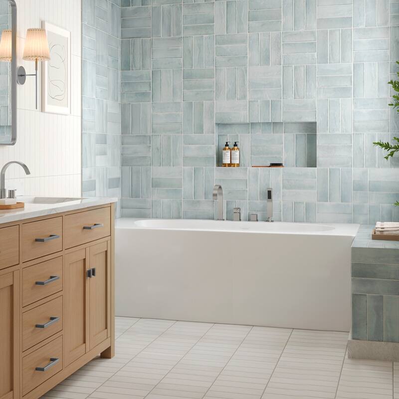 Modern Deck Mounted Bathtub Faucet Set with Diverter And Handheld Sprayer