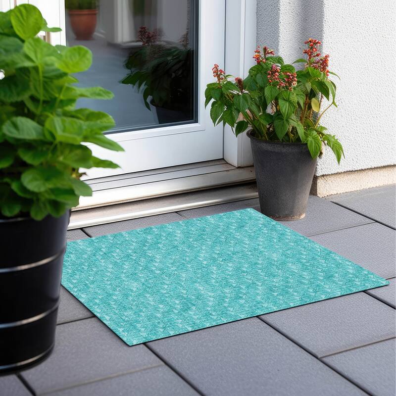 Machine Washable Indoor/ Outdoor Arrows Chantille Rug