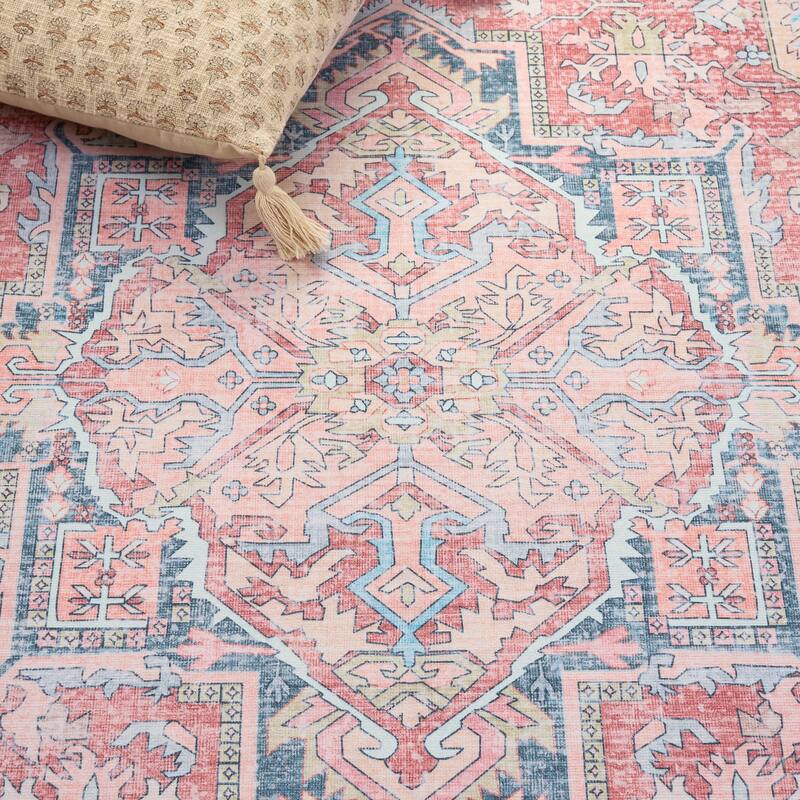 SAFAVIEH Arizona Morwen Machine Washable & Slip Resistant Rug