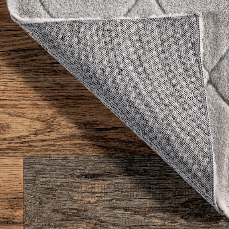 Nuloom Amy SuperiorWash Casual Faux Rabbit Machine Washable Area Rug