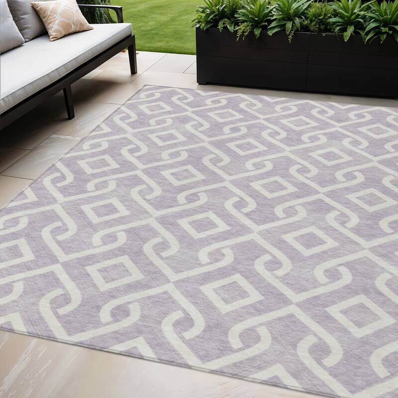 HomeRoots Geometric Transitional Rectangle Outdoor Rug - 5' X 8'