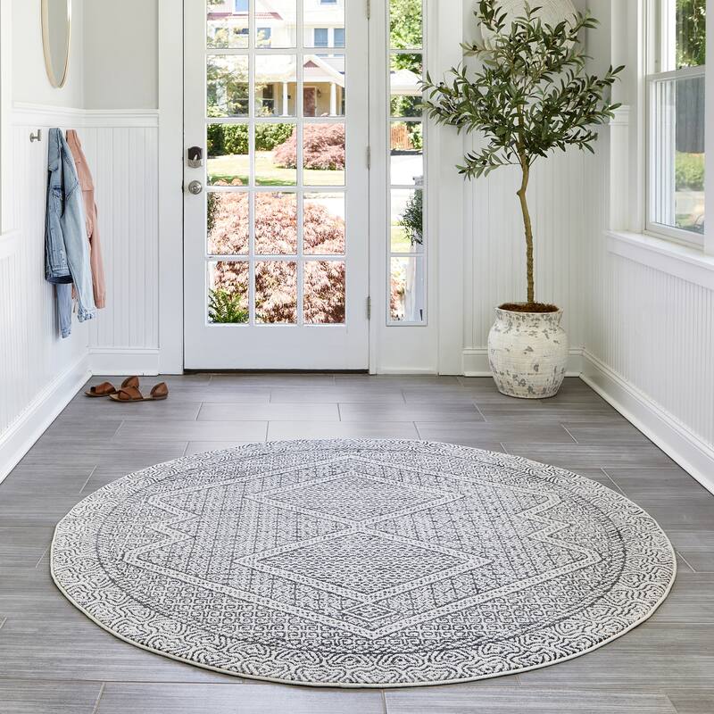 Nuloom Light Grey Aztec Print Area Rug - 6' Round - Light Grey