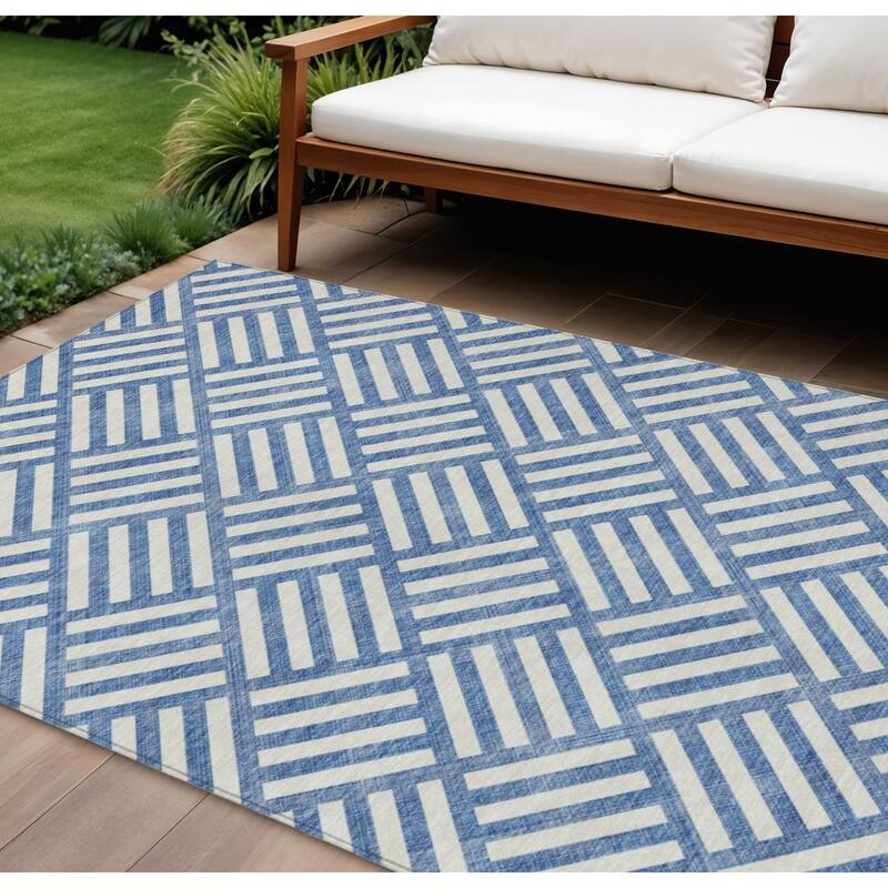 HomeRoots Geometric Transitional Rectangle Outdoor Rug - 8' X 10'