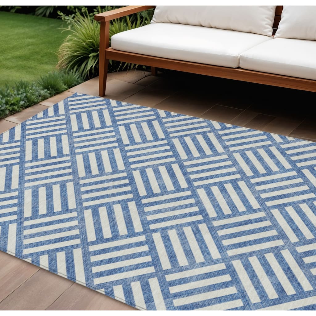 HomeRoots Geometric Transitional Rectangle Outdoor Rug